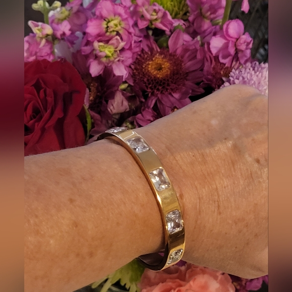 MICHAEL KORS GOLD AND DAZZLING RHINESTONES BRACELET Pristine Condition - Picture 5 of 9